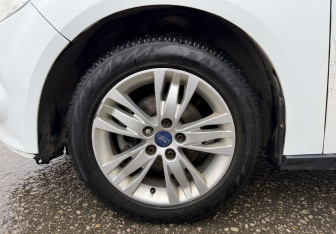 Подержанный автомобиль Ford Focus Hatchback 2012 года (14 фото)