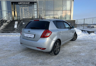 Подержанный автомобиль Kia Ceed Hatchback 2010 года (5 фото)