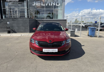 Подержанный автомобиль Skoda Octavia Liftback 2018 года (2 фото)