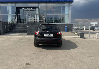 Подержанный автомобиль Nissan Qashqai 2013 года (6 фото)