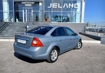 Подержанный автомобиль Ford Focus Sedan 2010 года (5 фото)