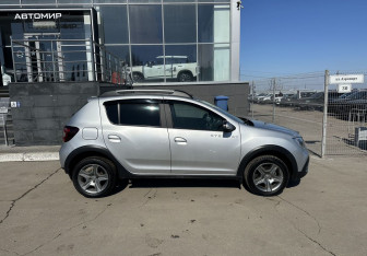 Подержанный автомобиль Renault Sandero 2020 года (4 фото)