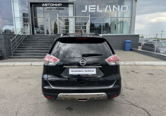 Подержанный автомобиль Nissan X-Trail 2016 года (6 фото)
