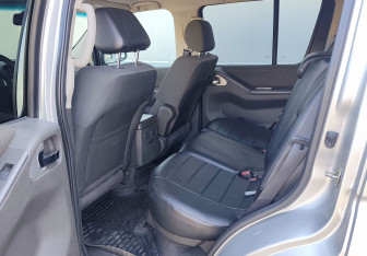 Подержанный автомобиль Nissan Pathfinder 2013 года (12 фото)