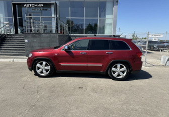 Подержанный автомобиль Jeep Grand Cherokee 2012 года (8 фото)