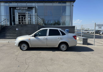 Подержанный автомобиль LADA (ВАЗ) Granta Sedan 2013 года (8 фото)