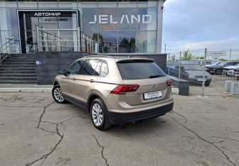 Подержанный автомобиль Volkswagen Tiguan 2019 года (7 фото)