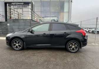 Подержанный автомобиль Ford Focus Hatchback 2014 года (8 фото)