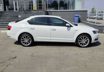 Подержанный автомобиль Skoda Octavia Liftback 2020 года (4 фото)