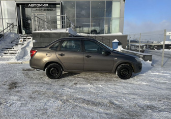 Подержанный автомобиль LADA (ВАЗ) Granta Sedan 2017 года (4 фото)