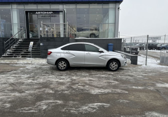 Подержанный автомобиль LADA (ВАЗ) Vesta Sedan 2016 года (4 фото)