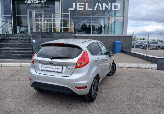Подержанный автомобиль Ford Fiesta Hatchback 2010 года (5 фото)