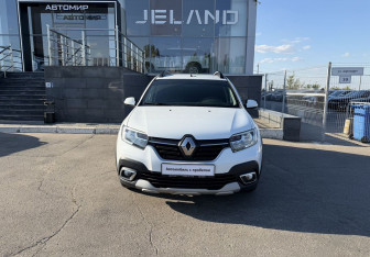 Подержанный автомобиль Renault Sandero 2019 года (2 фото)