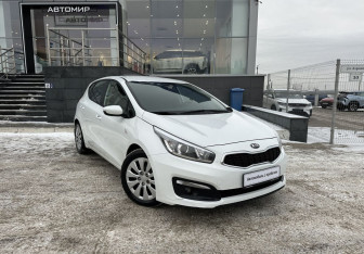 Подержанный автомобиль Kia Ceed Hatchback 2017 года (3 фото)