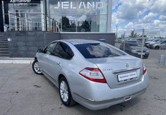 Подержанный автомобиль Nissan Teana 2012 года (7 фото)