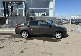 Подержанный автомобиль LADA (ВАЗ) Vesta Sedan 2019 года (4 фото)