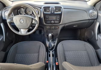 Подержанный автомобиль Renault Logan Sedan 2015 года (10 фото)