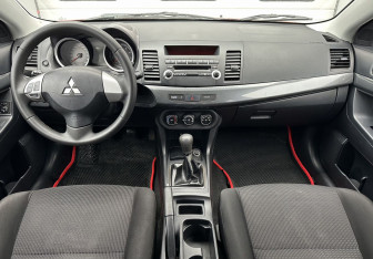 Подержанный автомобиль Mitsubishi Lancer Sedan 2008 года (10 фото)