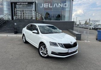 Подержанный автомобиль Skoda Octavia Liftback 2020 года (3 фото)