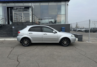 Подержанный автомобиль Chevrolet Lacetti Hatchback 2011 года (4 фото)