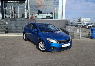 Подержанный автомобиль Kia Ceed Hatchback 2011 года (3 фото)