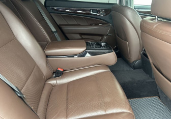 Подержанный автомобиль Hyundai Equus 2014 года (15 фото)