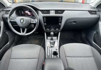 Подержанный автомобиль Skoda Octavia Liftback 2020 года (10 фото)