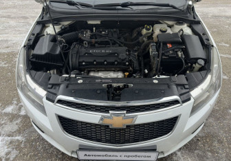 Подержанный автомобиль Chevrolet Cruze Hatchback 2012 года (14 фото)