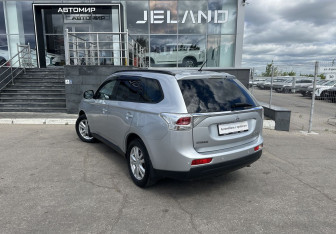 Подержанный автомобиль Mitsubishi Outlander 2014 года (7 фото)