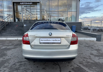 Подержанный автомобиль Skoda Rapid Wagon 2014 года (6 фото)
