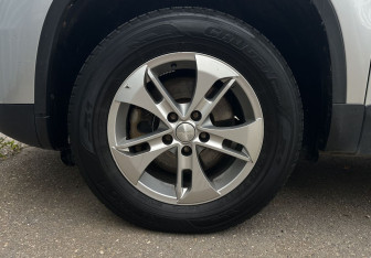 Подержанный автомобиль Volkswagen Tiguan 2012 года (14 фото)