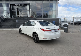 Подержанный автомобиль Toyota Corolla Sedan 2017 года (7 фото)