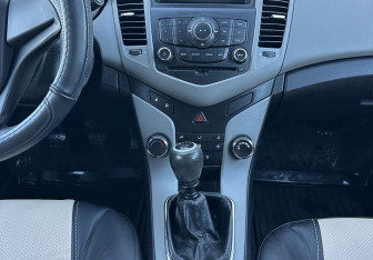Подержанный автомобиль Chevrolet Cruze Sedan 2011 года (11 фото)