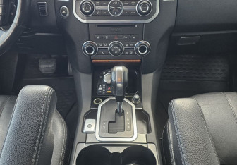 Подержанный автомобиль Land Rover Discovery 2012 года (11 фото)