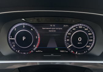 Подержанный автомобиль Volkswagen Tiguan 2017 года (9 фото)
