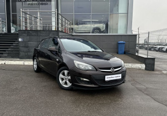 Подержанный автомобиль Opel Astra Hatchback 2013 года (3 фото)