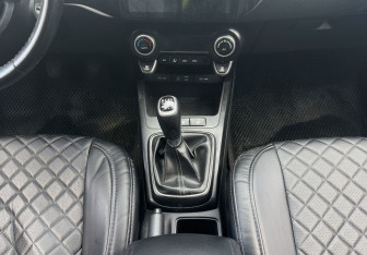 Подержанный автомобиль Kia Rio Sedan 2019 года (11 фото)