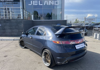 Подержанный автомобиль Honda Civic Hatchback 2008 года (7 фото)