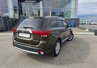 Подержанный автомобиль Mitsubishi Outlander 2018 года (5 фото)