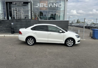 Подержанный автомобиль Volkswagen Polo Sedan 2012 года (4 фото)