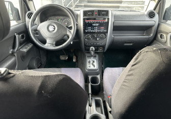 Подержанный автомобиль Suzuki Jimny 2008 года (10 фото)