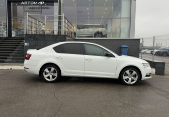 Подержанный автомобиль Skoda Octavia Liftback 2017 года (4 фото)