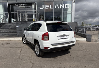 Подержанный автомобиль Jeep Compass 2012 года (7 фото)