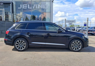 Подержанный автомобиль Audi Q7 2015 года (4 фото)