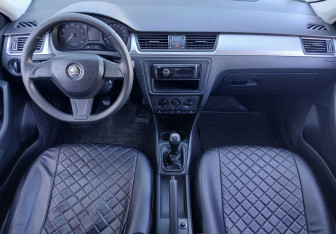 Подержанный автомобиль Skoda Rapid Liftback 2015 года (10 фото)