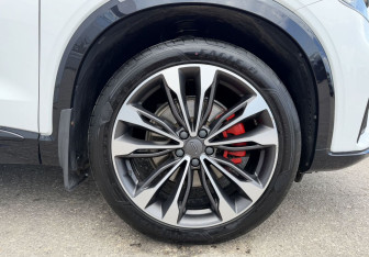 Подержанный автомобиль Geely Tugella 2023 года (14 фото)