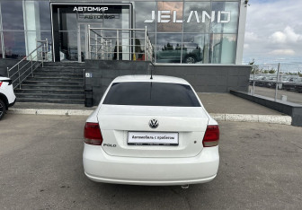 Подержанный автомобиль Volkswagen Polo Sedan 2012 года (6 фото)