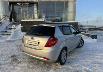 Подержанный автомобиль Kia Ceed Hatchback 2009 года (5 фото)