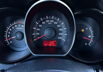 Подержанный автомобиль Kia Rio Sedan 2016 года (9 фото)