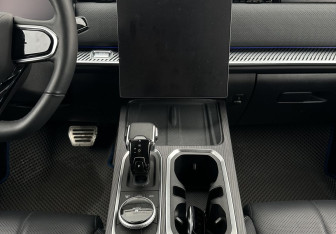 Подержанный автомобиль Jaecoo J7 2024 года (11 фото)